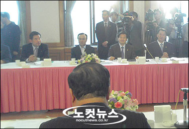 이 총리, 자영업자 대책 더 다듬겠다