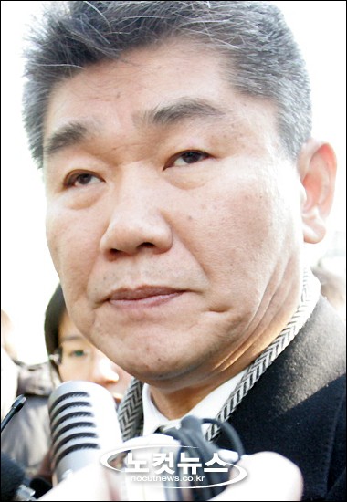 조사위원회 출석하는 노성일 이사장