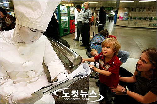 판타스틱한 퍼포먼스에 매료되다