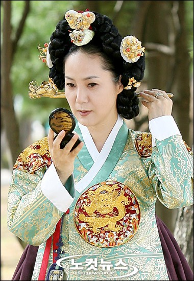 양미경 대비마마는 단정해야지