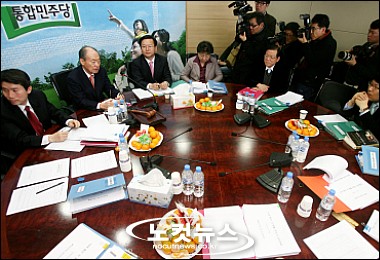 구 민주당, 자파 후보들 호남에서 대거 탈락하면서 부글부글