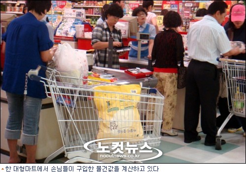 비닐봉투 50원도 아까운데…종이봉투 정착 못해