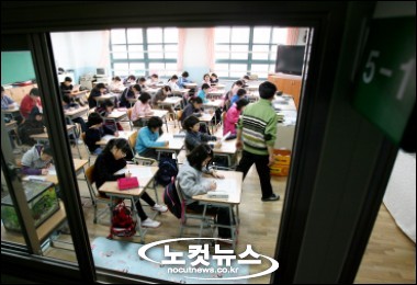 “학생들 떠들어 종례시간 30분이상 ”