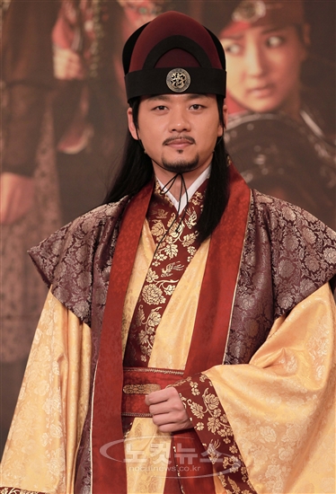 김승수 담덕의 라이벌