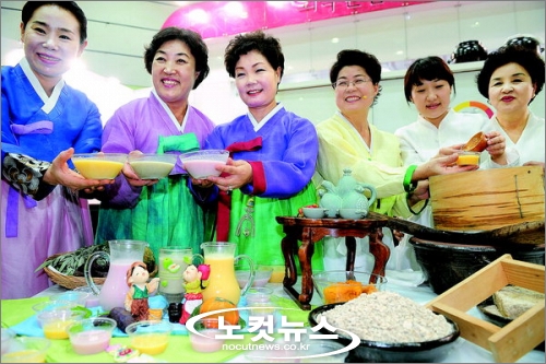 똑똑해진 한식 세계 입맛을 요리하다