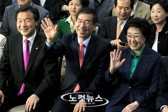 박원순 야권단일후보, 한명순 전 총리와 함께