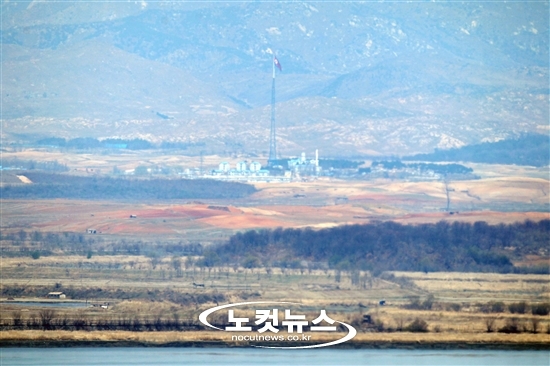 황해도 지역에 걸린 인공기