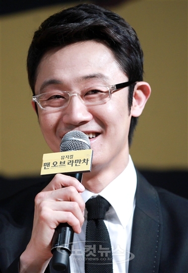 환한 미소 짓는 뮤지컬 배우 서영주