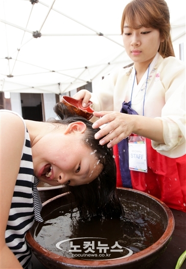 창포물에 머리 감아요!