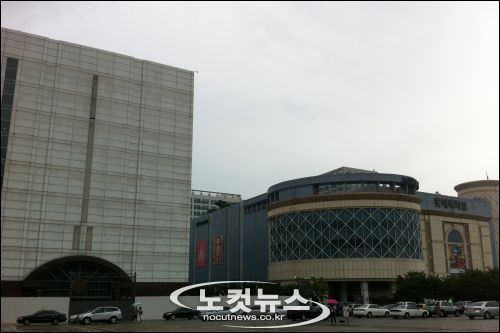 롯데 허가 철회봇물…난감한 창원시