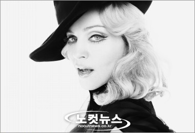 연하 킬러 55세 마돈나, 25세 애인과 결별 발표