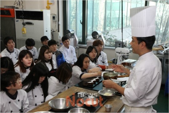 일류 제과제빵사 꿈꾼다...울산과학대, 일본 전문가 초청 강의