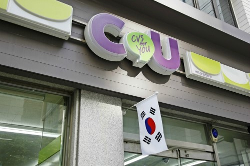 CU, 8천개 점포에 태극기 휘날리고