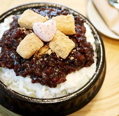한옥의 운치 고스란히 담은 뚝배기 빙수