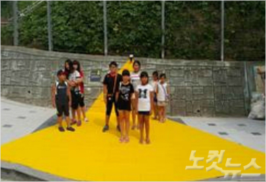 전북 초등학교 앞에 엘로카펫 첫 설치