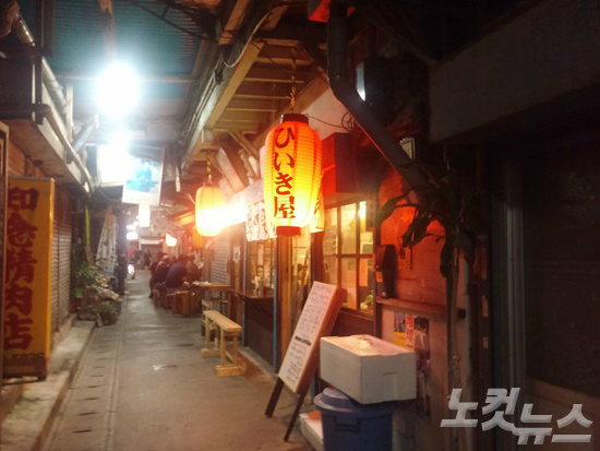 오키나와 숨겨진 명소, 사카에마치시장