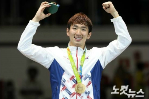 경남체고 첫 흉상 주인공은 펜싱 금메달 박상영