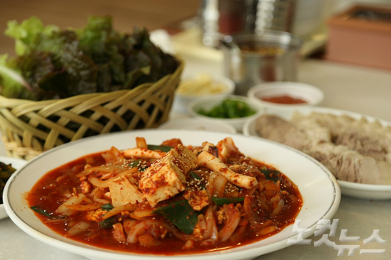 [장사의 맛] 짜장면보다 싸야 한다! 4천원 사골칼국수의 속내는?