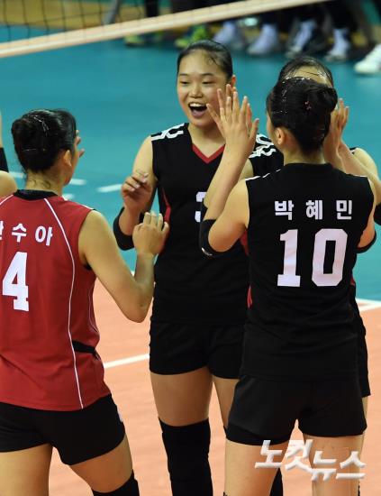 환호하는 선명여고 이원정