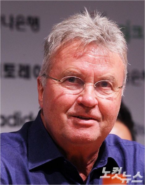 히딩크 감독, 中 U-21 대표팀 공식 부임