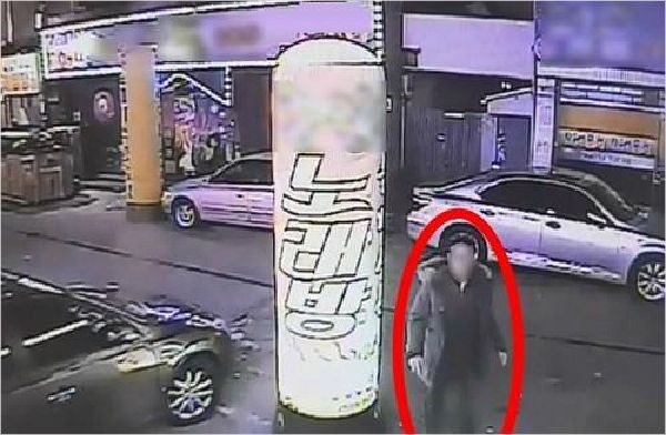 왜 방 안 줘 흉기로 노래방 업주 살해한 50대 1심 징역 15년