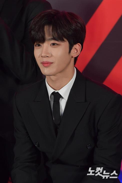 미소짓는 김요한