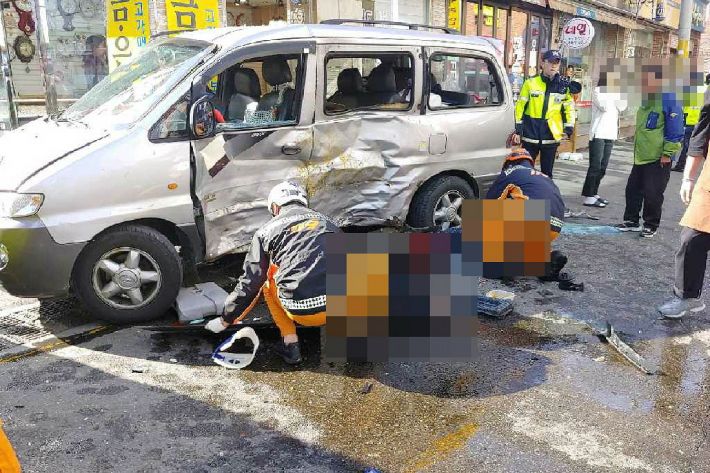 부산서 화물차량 갑자기 인도로 돌진…3명 사상