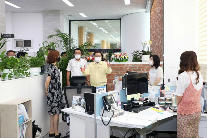 창원시 스마트오피스 선보여…수평적 조직문화 선도