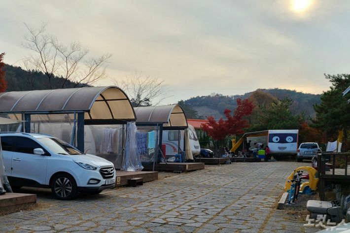 코로나에 지친 캠핑족 몰리면서 카라반 캠핑장 인기