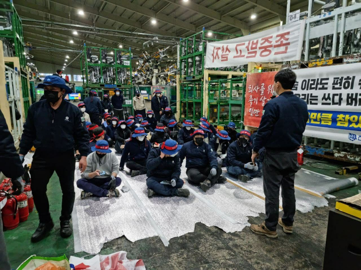 ㈜호원 노조 사흘째 공장 점거농성…기아차 광주공장 생산 차질