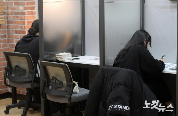 학원·독서실 방역패스 대신 한칸 띄어앉기