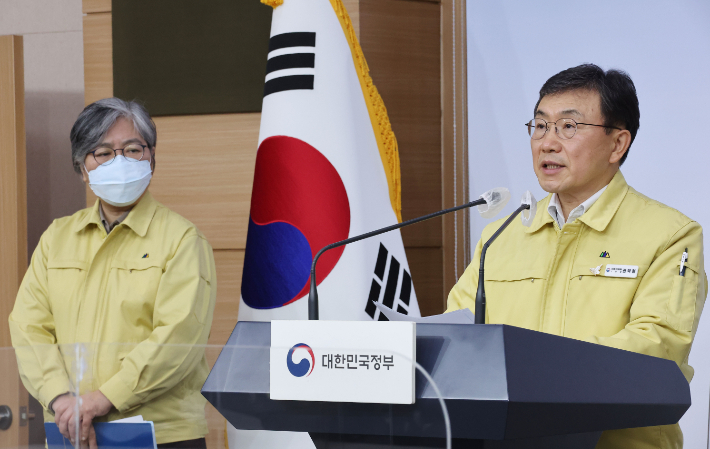 집중관리군만 모니터링·키트배달…일반군은 스스로 관리