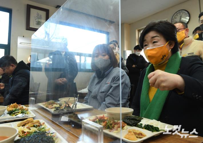 시화공단 노동자들과 대화하는 심상정 대선후보