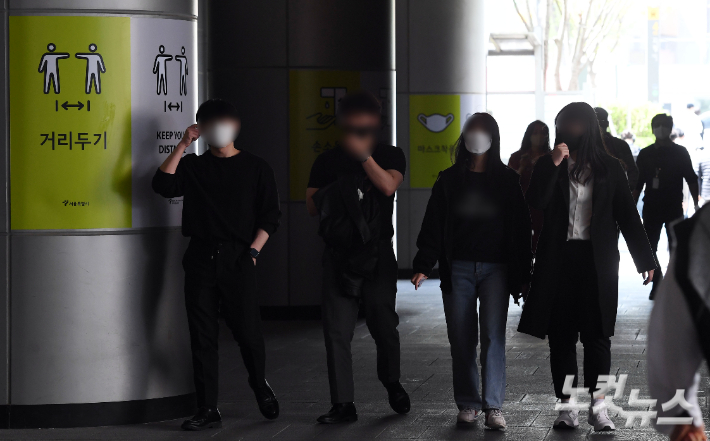극장 팝콘 25일부터 먹는다…거리두기 완전 해제