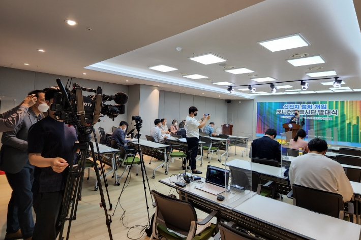 신천지, 부정적 이미지 세탁과 교세 확장 위해 정치권 접근