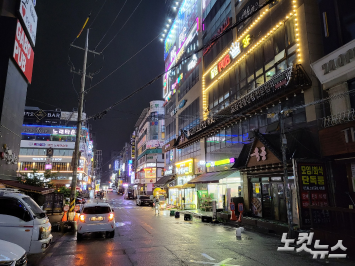 [르포]건물마다 하나씩…독버섯처럼 퍼진 사행성 홀덤펍