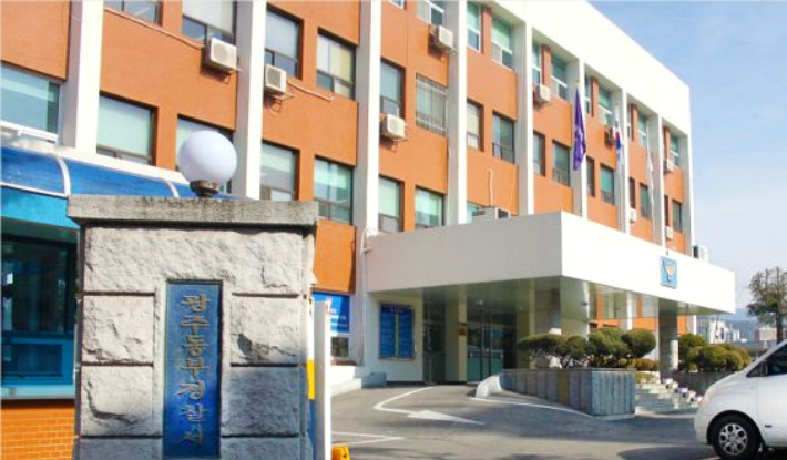 성인PC방 업주 옷 벗긴 뒤 감금…수백만원 탈취한 40대男