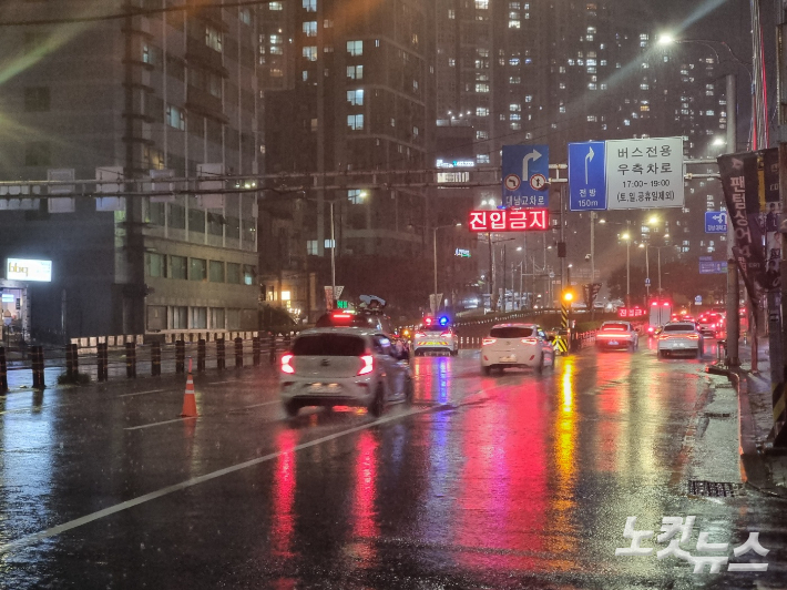 18일 부산 시간당 60㎜ 폭우…침수 등 피해 잇따라
