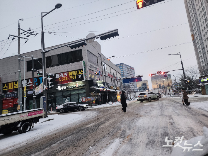 광주전남 폭설에도 제설작업 미비해 교통 불편…22일까지 2~17㎝