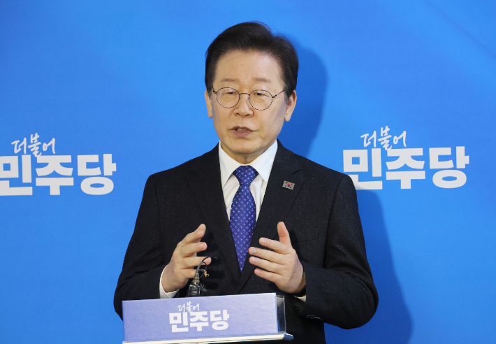 탈당·단식에도 꿈쩍않는 이재명…커지는 민주당 공천파동