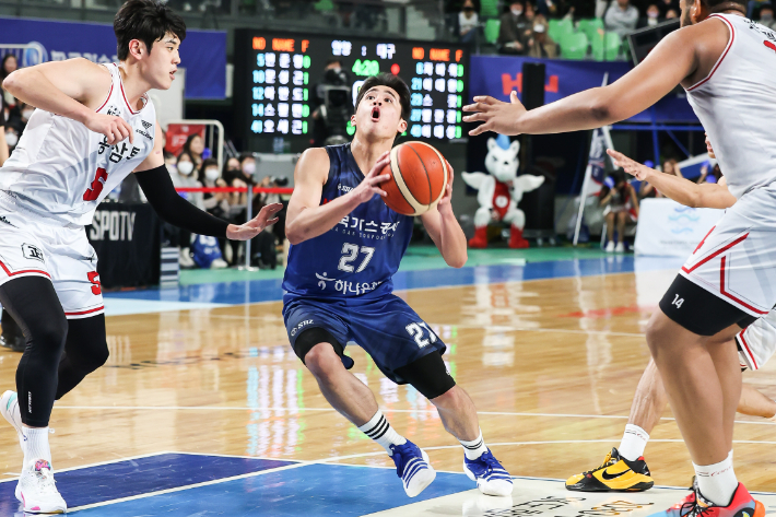 유로 스텝의 진화? 벨란겔이 잘 쓰고, NBA서도 유행인 피노이 스텝