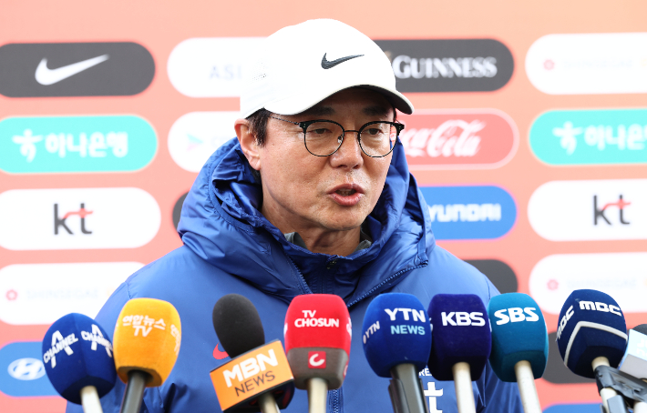 '언론과 거리 두기?' 선수 인터뷰 없이 감독만…"집중할 수 있게 도와주시길"