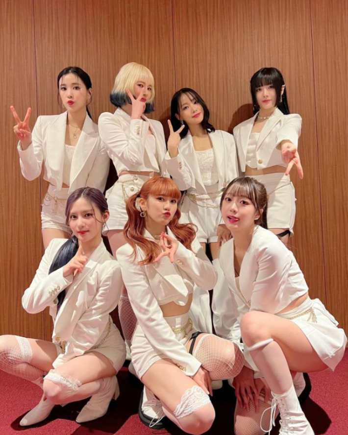 멤버 日유흥업소 근무 의혹…걸그룹 네이처 해체