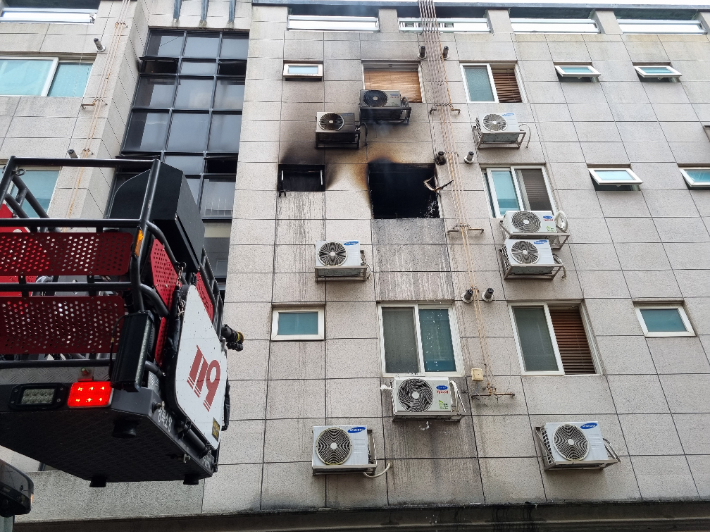 경주 건천 원룸서 화재…태국인 2명 포함 3명 부상