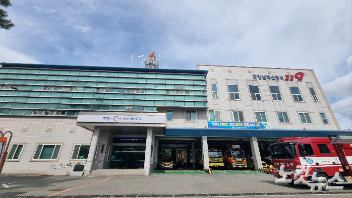 포항서 1톤 화물차 편의점 돌진…직원 등 2명 병원 이송
