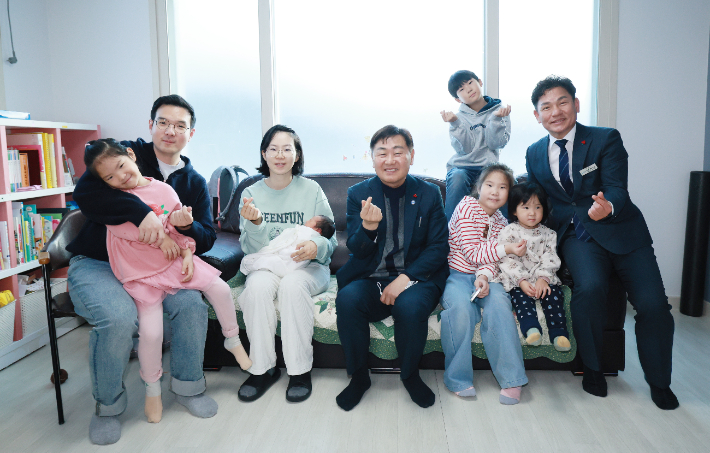 전북 순창 인계면서 오남매 다둥이 가정 탄생