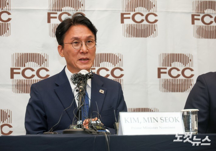 외신기자 간담회 갖는 김민석 총리 후보자