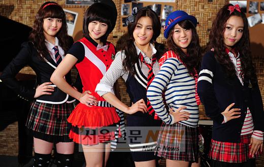 [현장스토리]카라 스타화보, ’섹시 걸’ 보다는 ’프리티 걸’