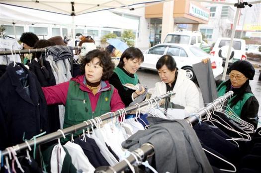 [나눔 바이러스 2009] 광주 일곡새마을부녀회 ‘사랑의 장터’