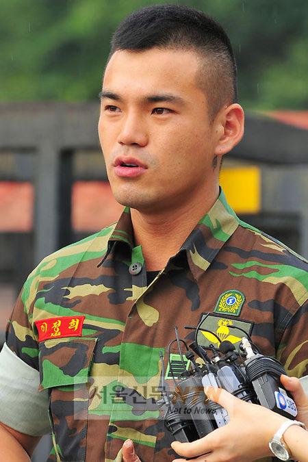 [NTN포토] 이정 “하루 빨리 좋은 음악으로 찾아뵙겠습니다”